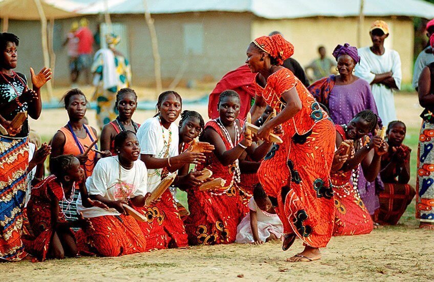 Ongewone traditionele dansen Excursies Casamance Hotel Het Papayer Ecolodge Hotel Cap Skirring Senegal