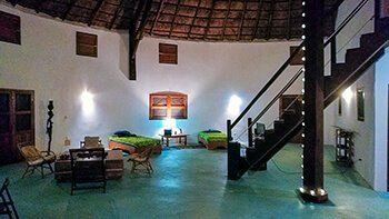 Vista interior Salón El Papayer Ecolodge mejor Hotel Cap Skirring Casamance Senegal