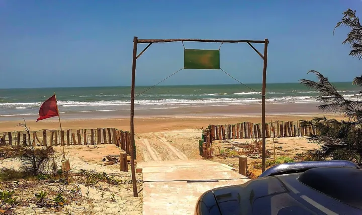 Accès direct à la plage de sable fin de Cap Skirring